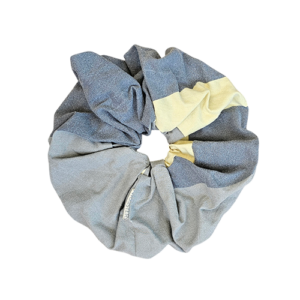 KÆMPE SCRUNCHIE | Grå og gul mønstret